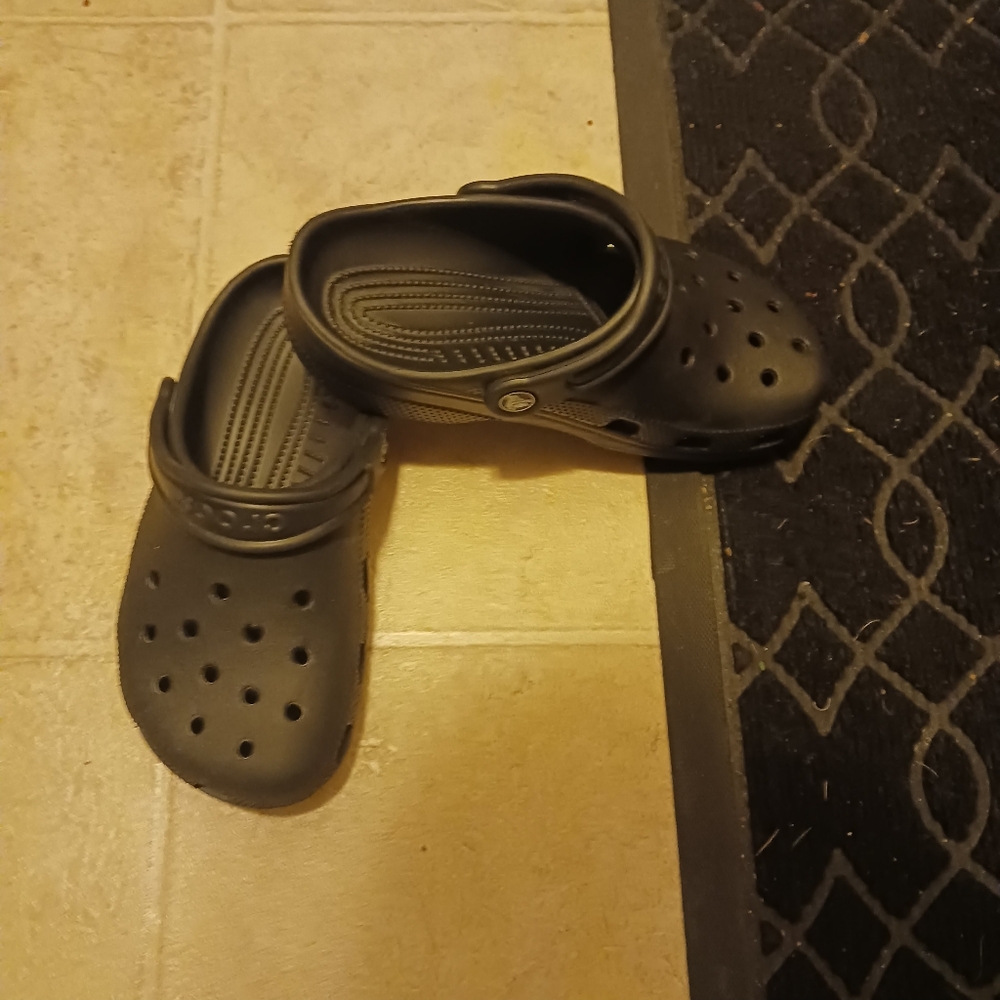 Black crocs - Picture 3 of 3